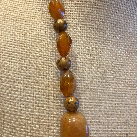 CARNELIAN STONE NECKLACE WITH TOGGEL CLASP AND PEARLS
Vintage Carnelian 18” - Picture 4 of 17
